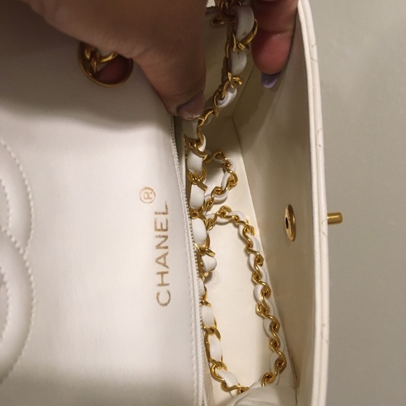 S O L D to a beautiful lady 🤩 Chanel White Mini - Picture 9 of 15